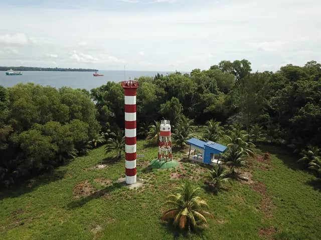 Pulau Papan Lighthouse
