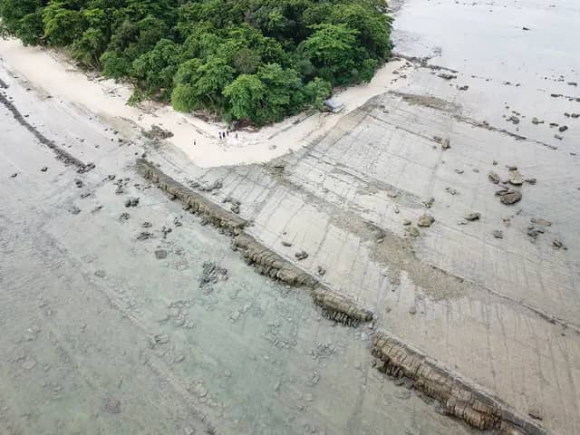 Rusukan Besar Island
