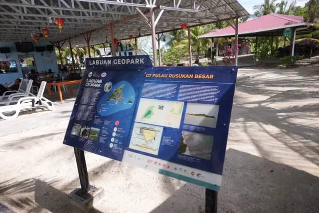 Rusukan Besar Island