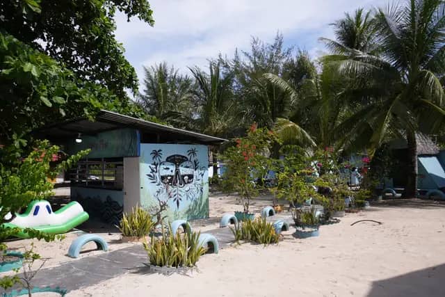 Rusukan Besar Island