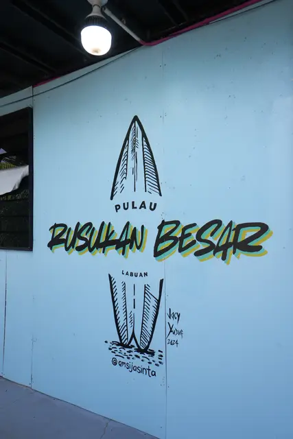 Rusukan Besar Island