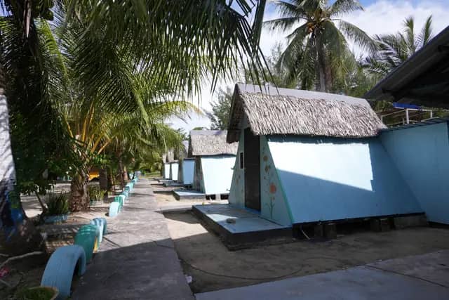 Rusukan Besar Island