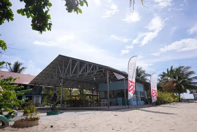 Rusukan Besar Island